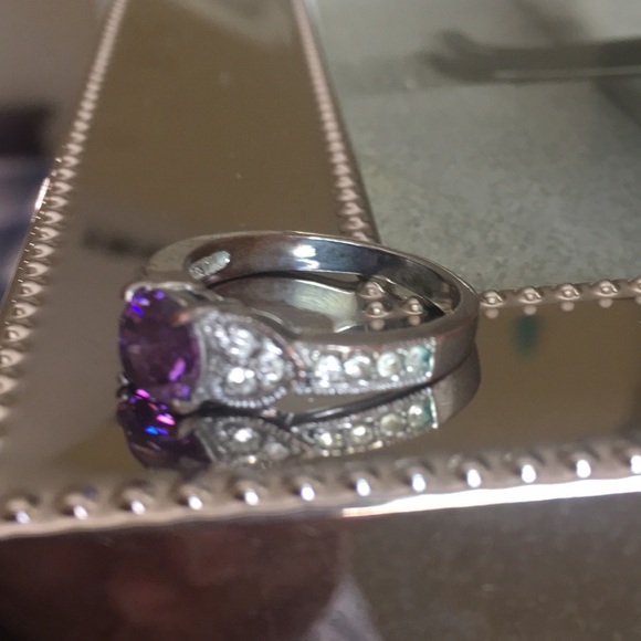 ❤️Gorgeous Amethyst Ring with Pave CZ Stones - Picture 6 of 9